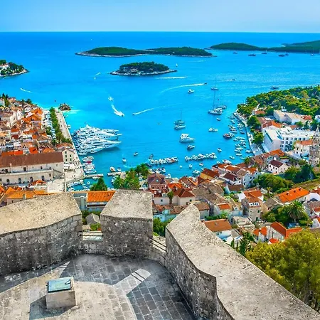 Πλωτό κατάλυμα Traditional Gulet, Cruises & Events